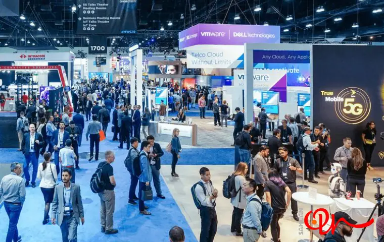 نمایشگاه صنعت ساختمان با تن رنگی آبی و حضور مشتریان