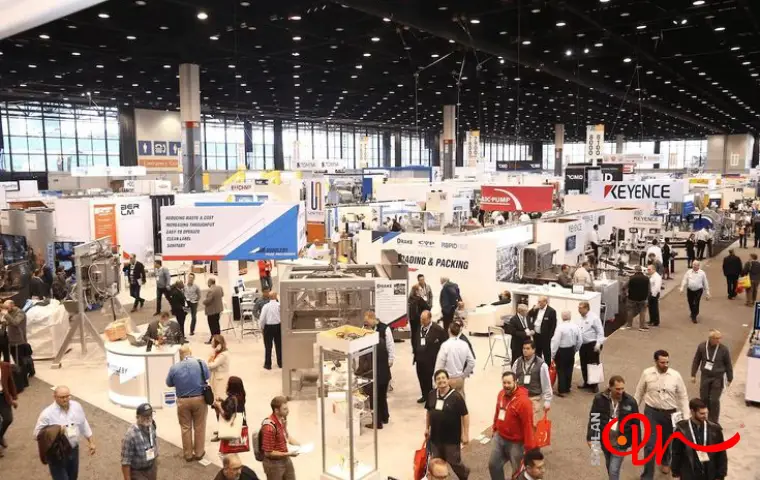 نمایشگاه صنعت ساختمان با رنگهای سفیدو سقف مشکی