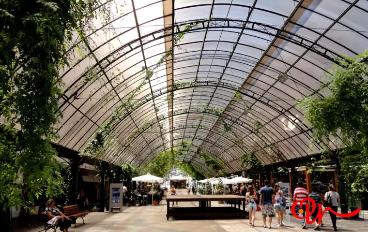 یک اسپیس فریم تونلی پوشیده شده با گیاهان