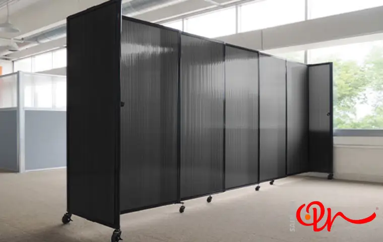 پارتیشن سیار (چرخدار) به رنگ سیاه