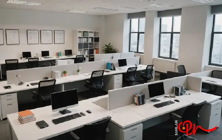 طراحی محیط اداری کوچک  با استفاده از رنگهای روشن و شیشه نورگیر