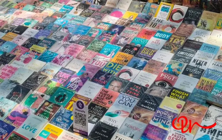 کتابهای انگلیسی چیده شده پشت سر هم در یک غرفه نمایشگاهی