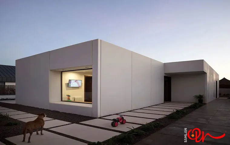 خانه پیشساخته بتنی با پنجره بزرگ