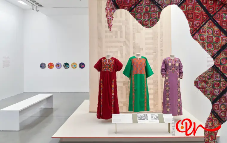 سه نمونه لباس تن مانکن در نمایشگاه نساجی اصفهان