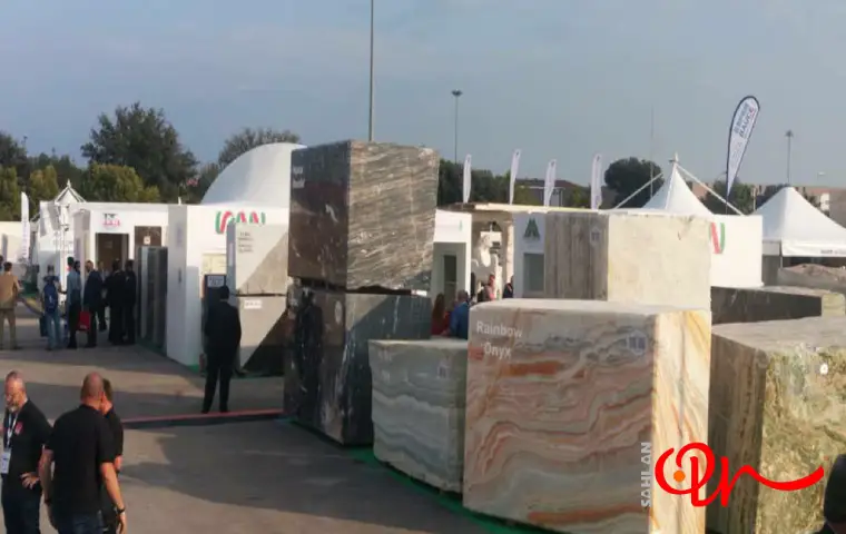 فضای بیرونی نمایشگاه سنگ اصفهان