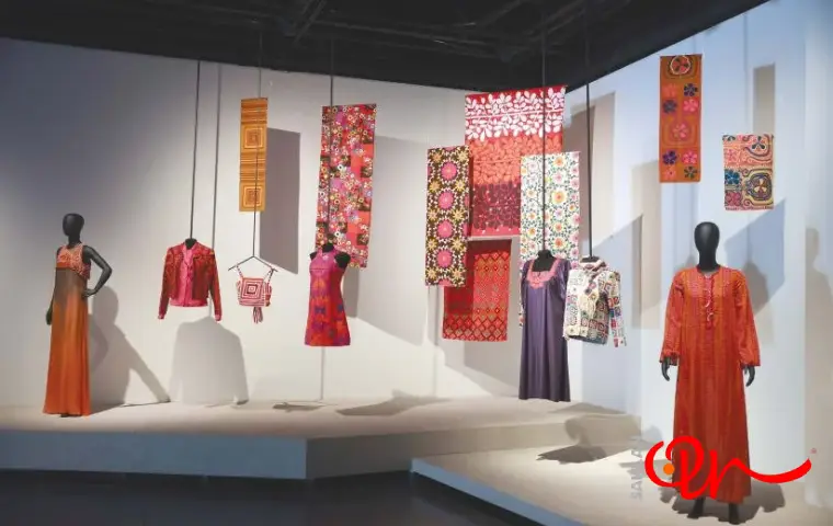 حضور چندین مانکن و انواع پارچه در نمایشگاه نساجی اصفهان